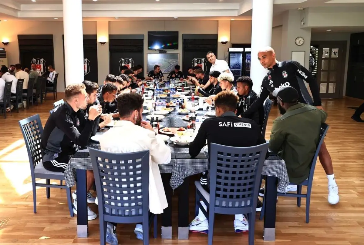 Beşiktaş İdaresi Ekiple Buluştu
