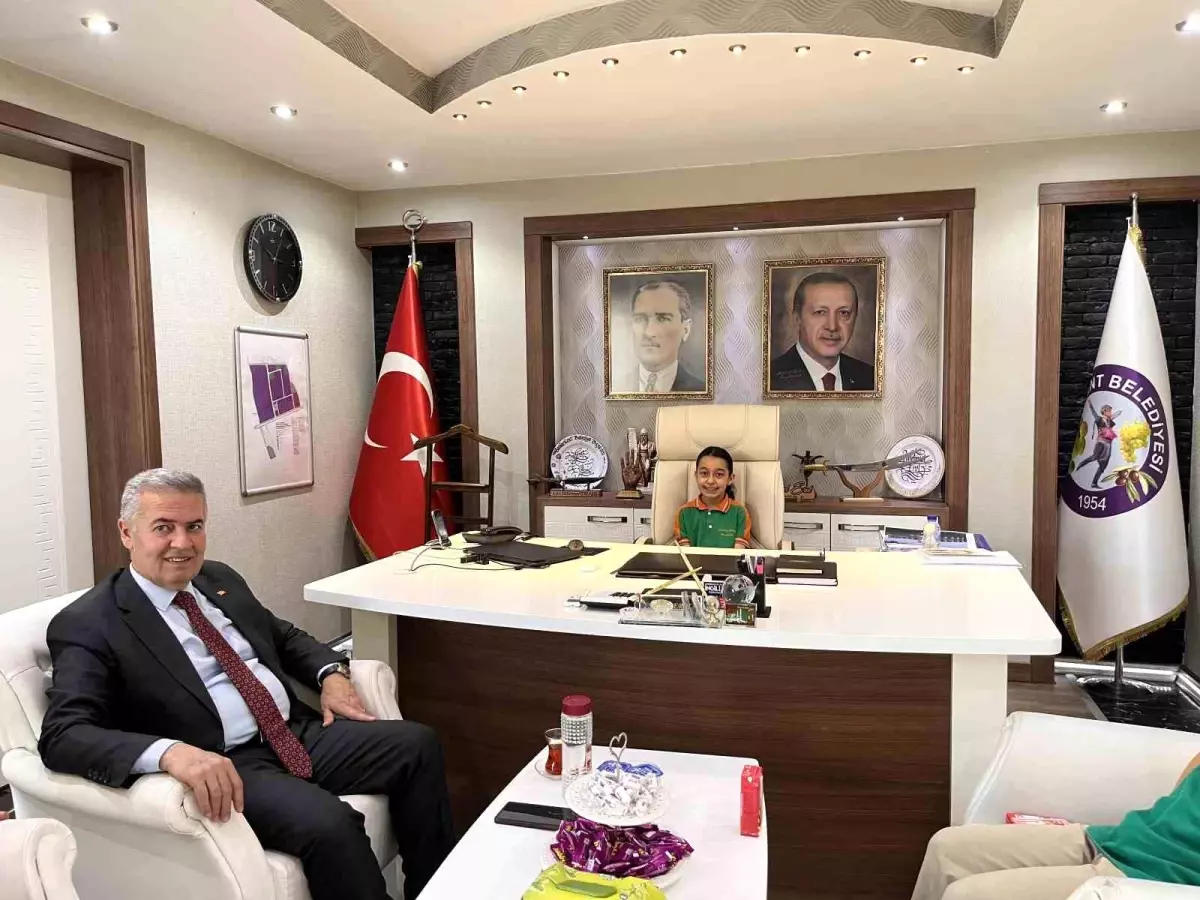 Buharkent’te geleceğin liderleri vazifeye başladı
