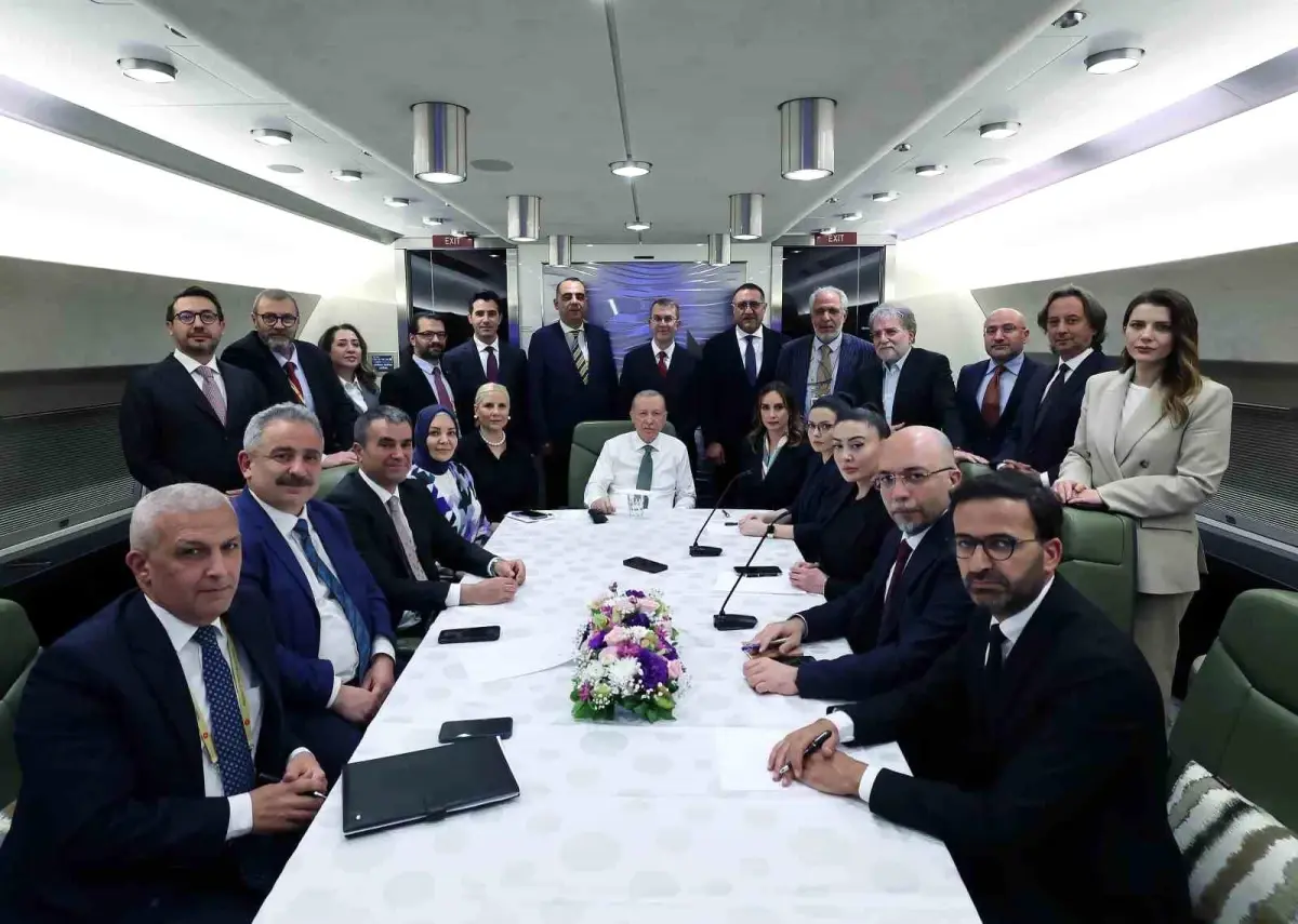 Cumhurbaşkanı Erdoğan: “CHP, millete bantların ardına yeniden neyi sakladıklarını, hangi şaibeli işlere giriştiklerini izah etmek zorundadır”