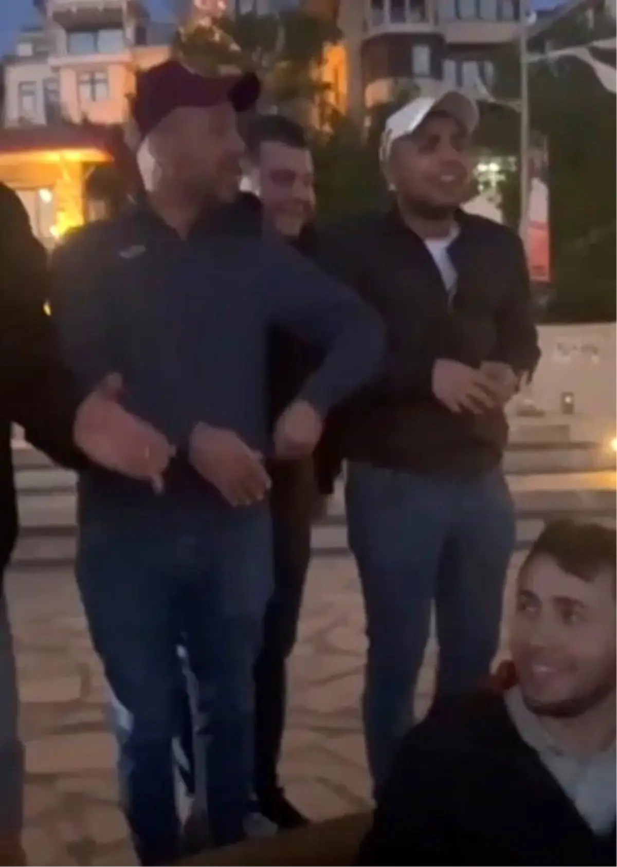 Elazığsporlu Taraftarlar Kız Kulesi’nde Müzik Söyledi