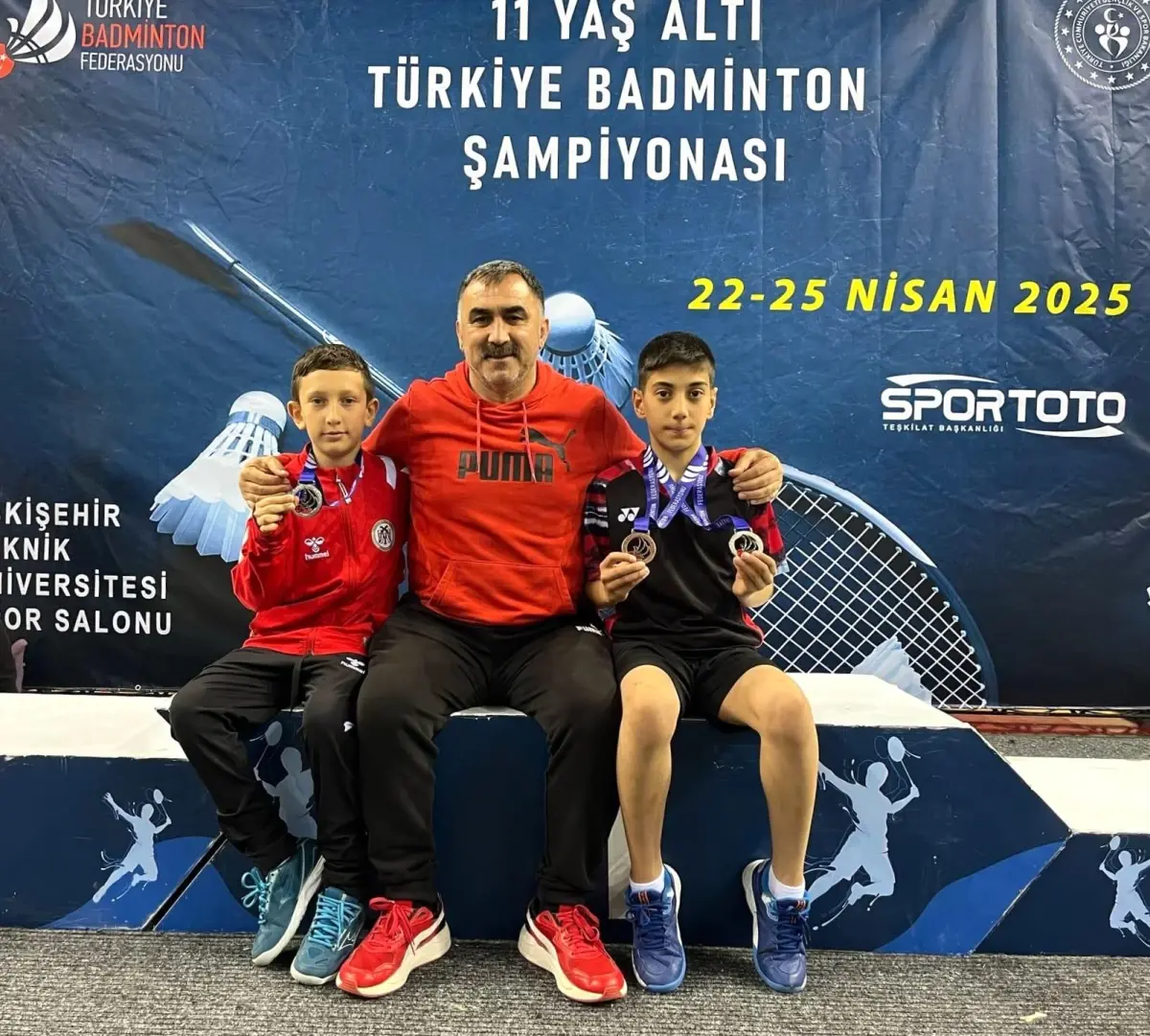 Erzincanlı Sportmenler Badminton Şampiyonası’nda 3 Madalya Kazandı