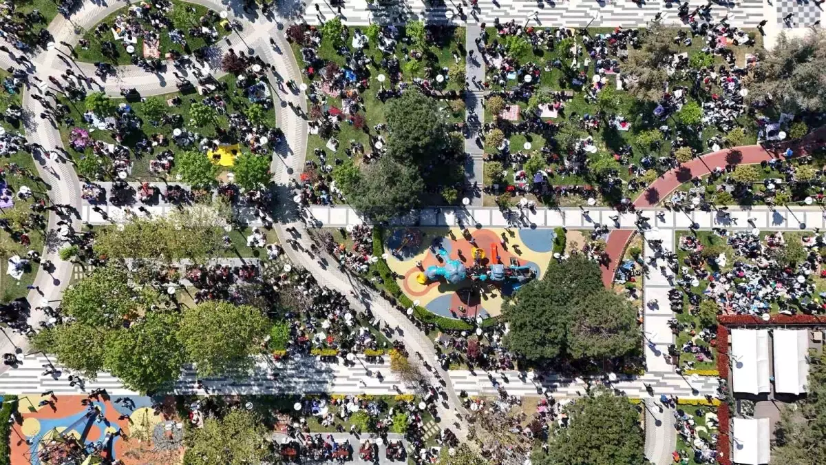 İstanbul’da Zelzele Sonrası Parklara Ağır İlgi