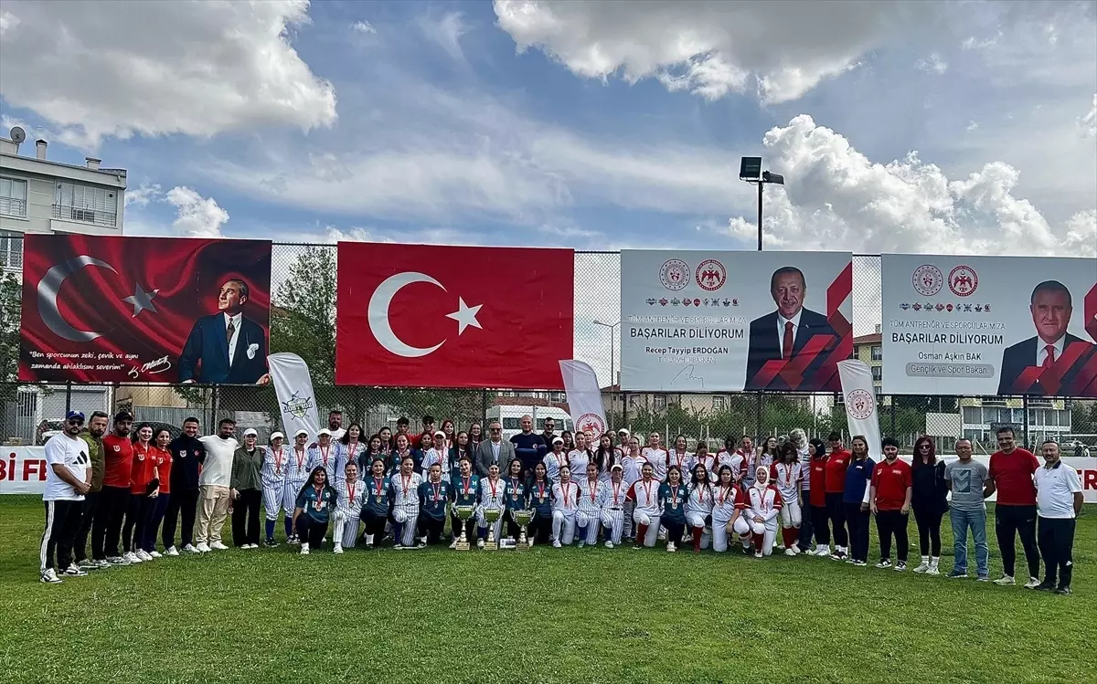 18 Yaş Altı Softbol Şampiyonası Tamamlandı