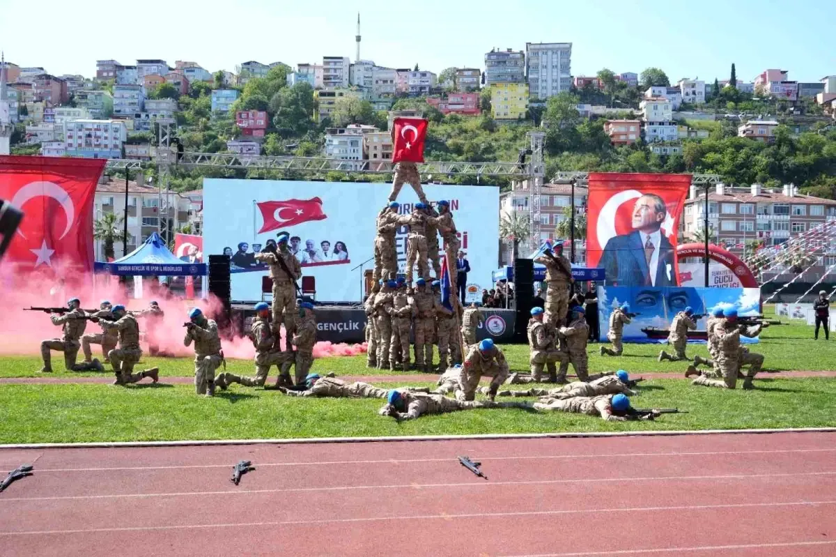 19 Mayıs’ı Coşkuyla Kutladı