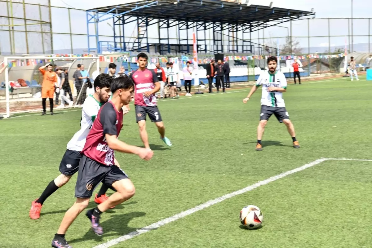 3. Milletlerarası Yeşilyurt Futbol Turnuvası Heyecanıyla Devam Ediyor