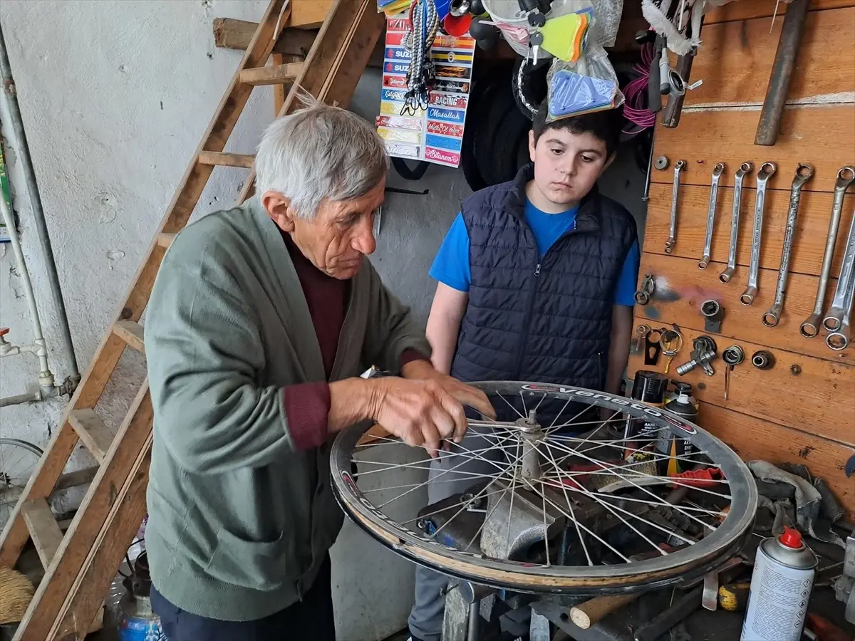 63 Yıldır Dede Mesleği: Bisiklet Tamirciliği
