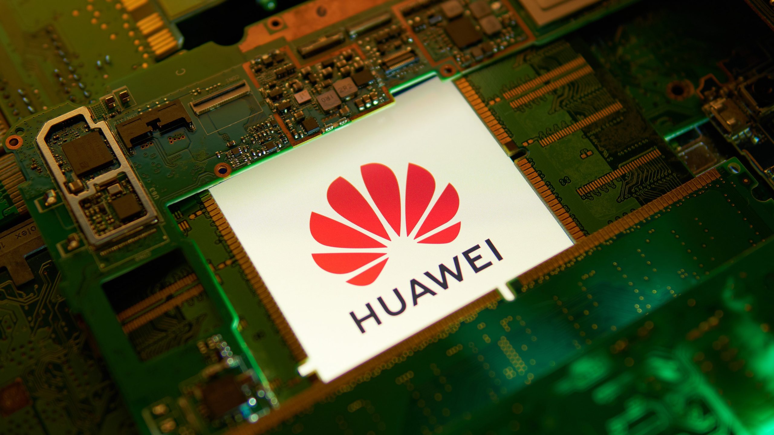 ABD’den Huawei Ascend çiplerine global yasak