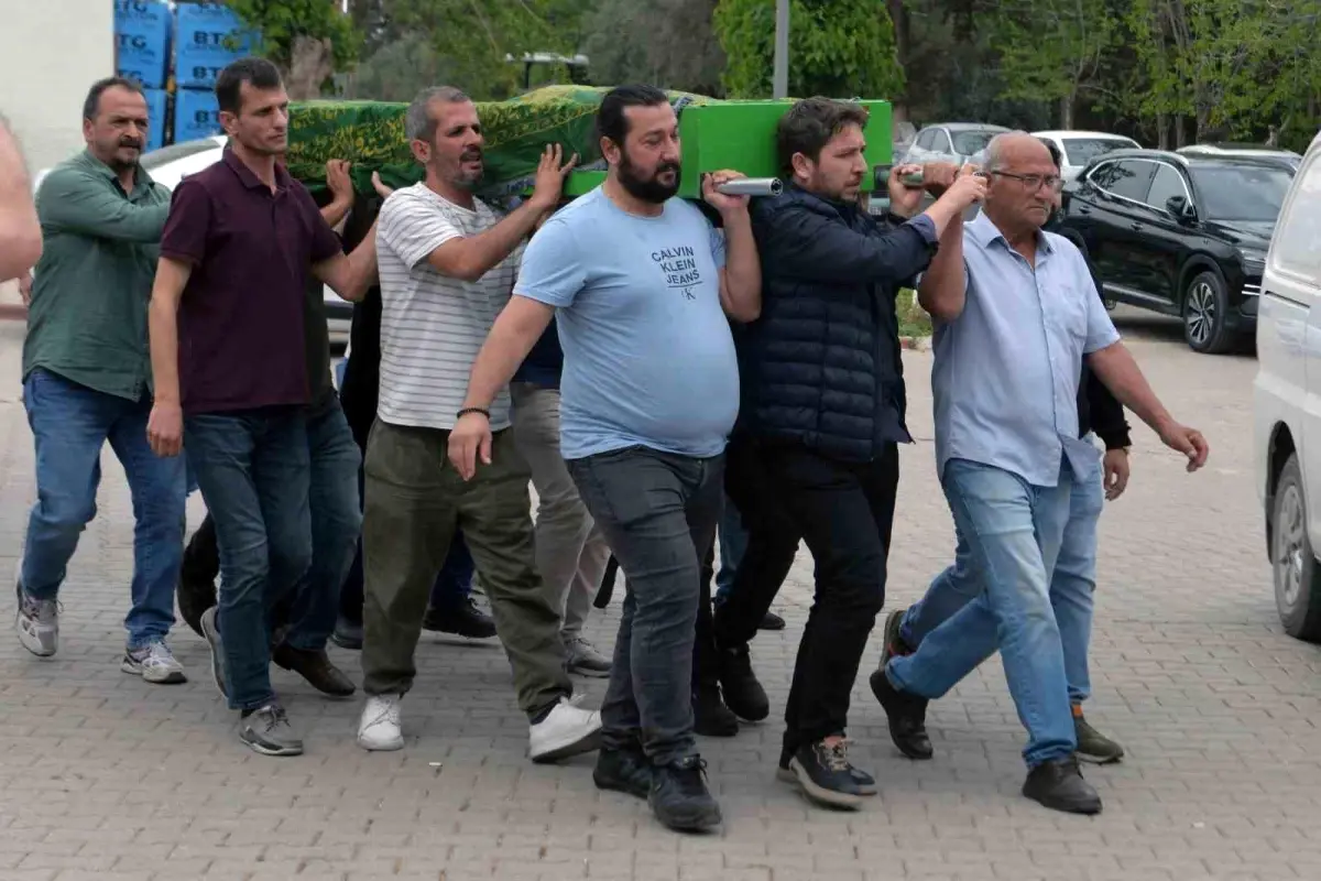 Adana’da Bayan Cinayeti: Cenaze Merasiminde Oğul Özgür