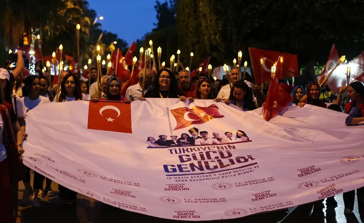Adana’da Gençlik Haftası Fener Alayı