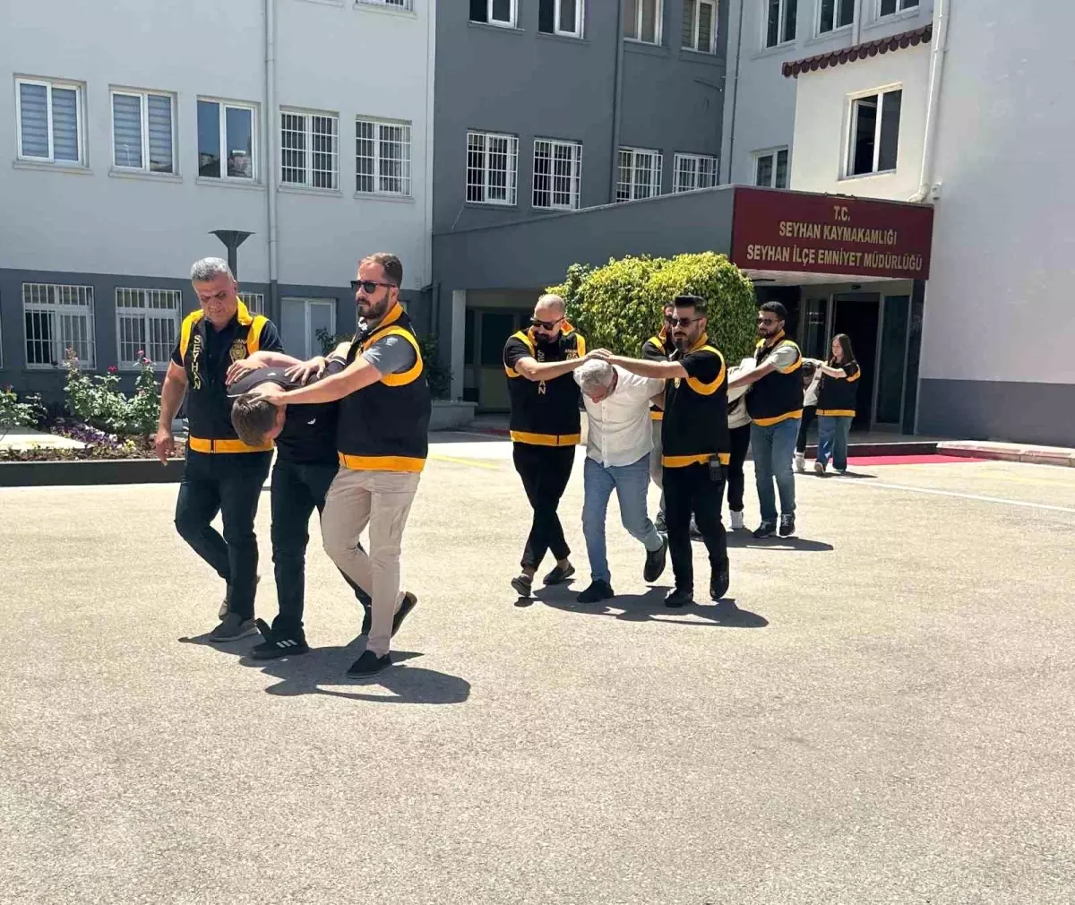 Adana’da Kafeye Silahlı Akın: Kıskançlık Nedeni