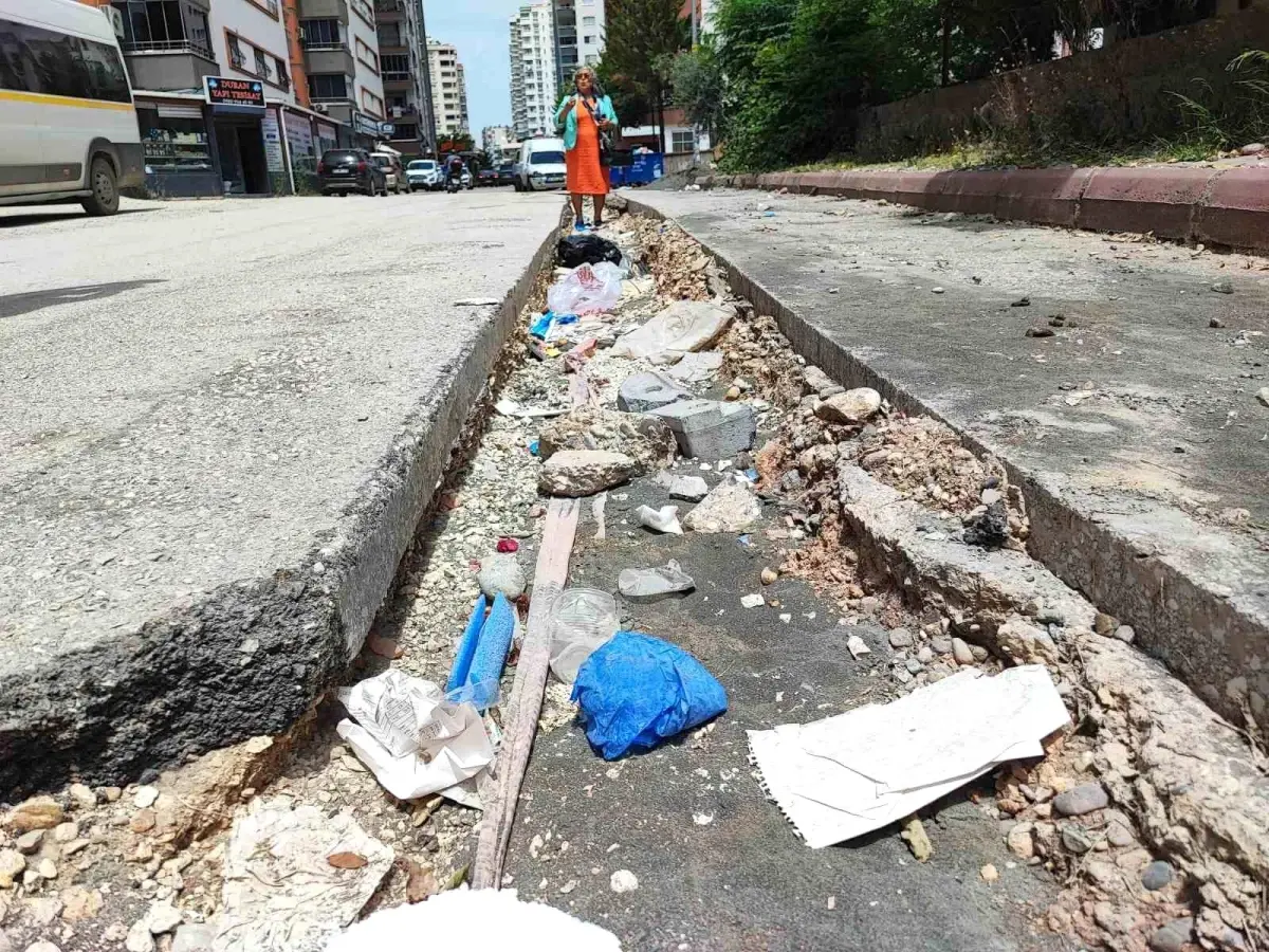 Adana’da Muhtarla Vatandaş Ortasında Belediye Tartışması