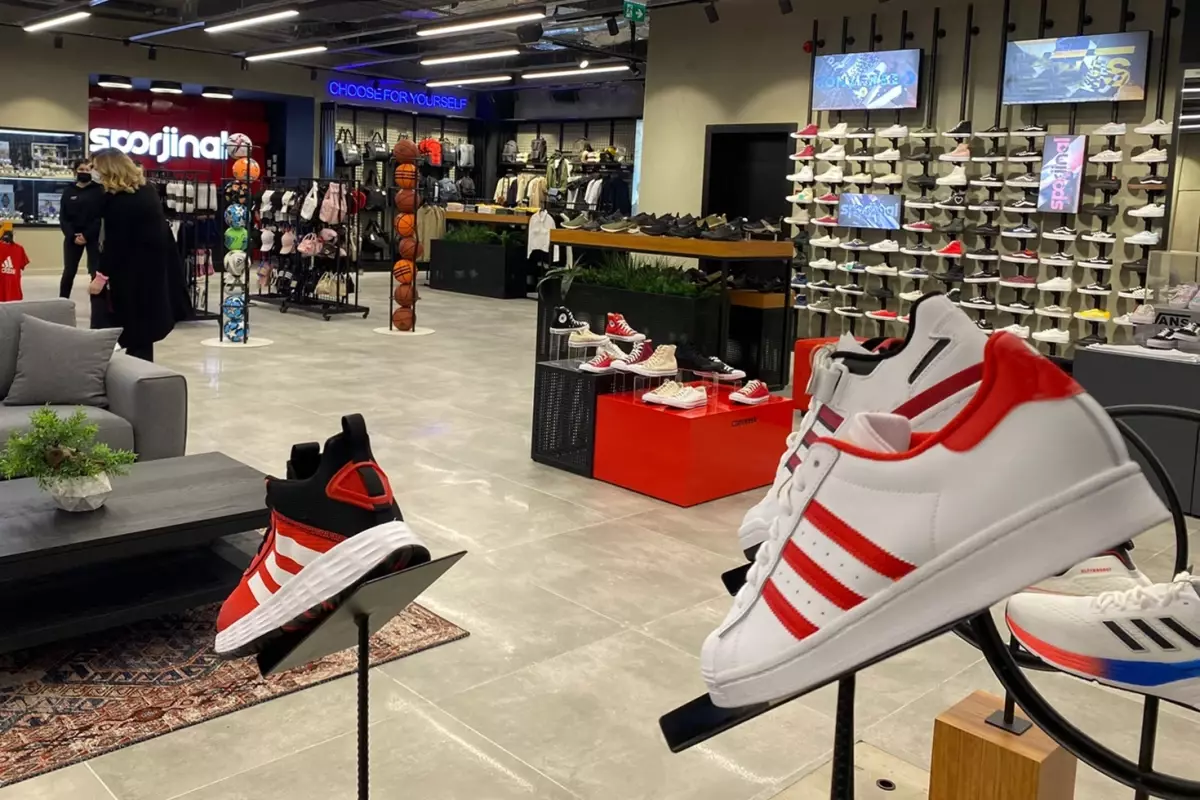 Adidas müşterilerinin şahsî bilgileri çalındı