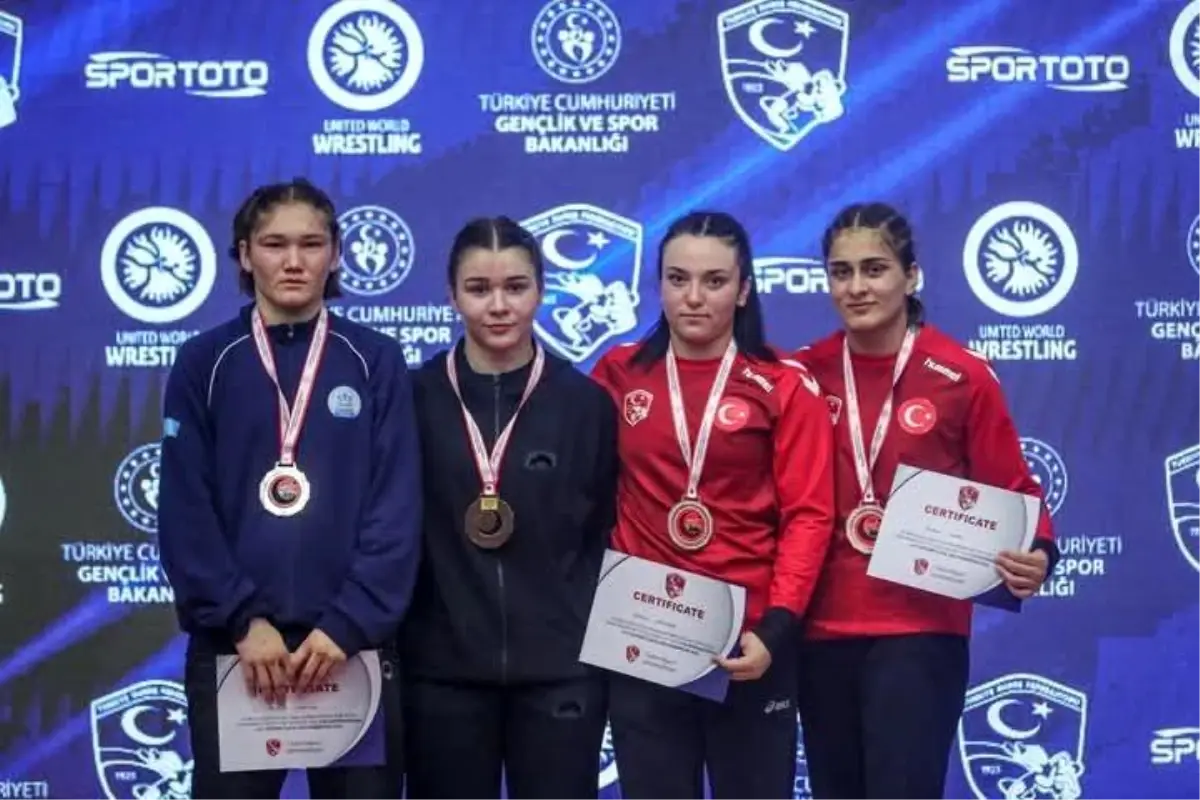 Afyonkarahisar U17 Güreşçileri Antalya’dan 3 Madalya ile Döndü