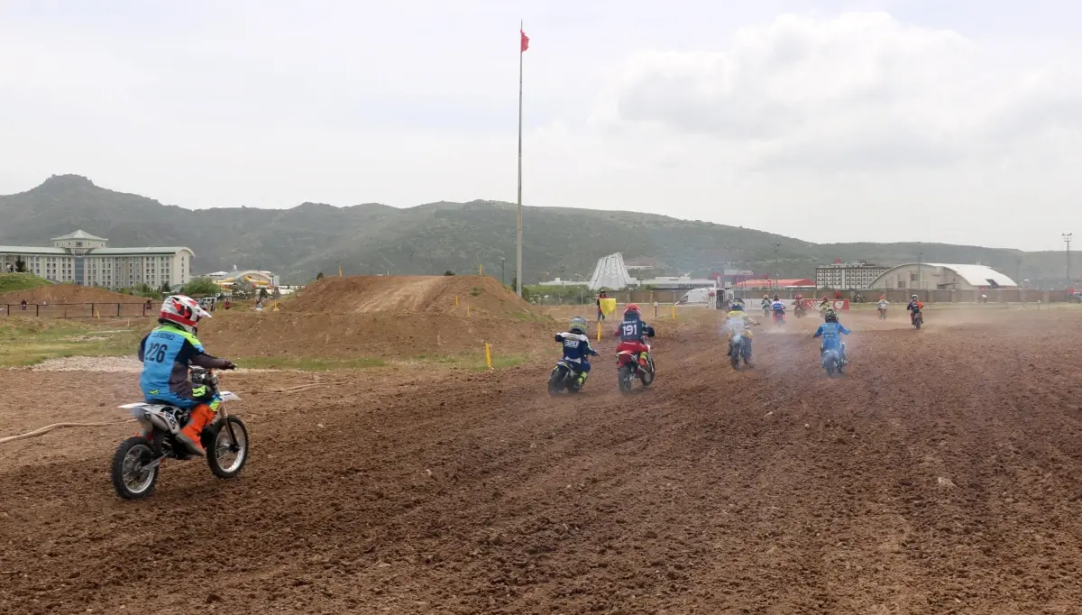 Afyonkarahisar’da Motokros Şampiyonaları Başladı