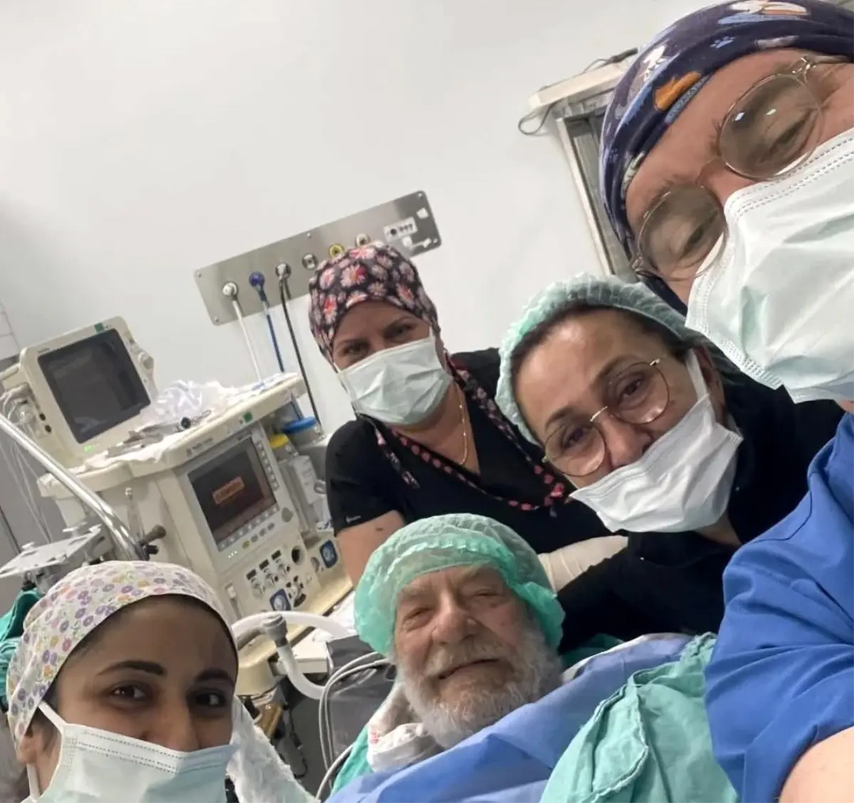 Ahmet Mekin Kalça Kırığı Ameliyatı Oldu