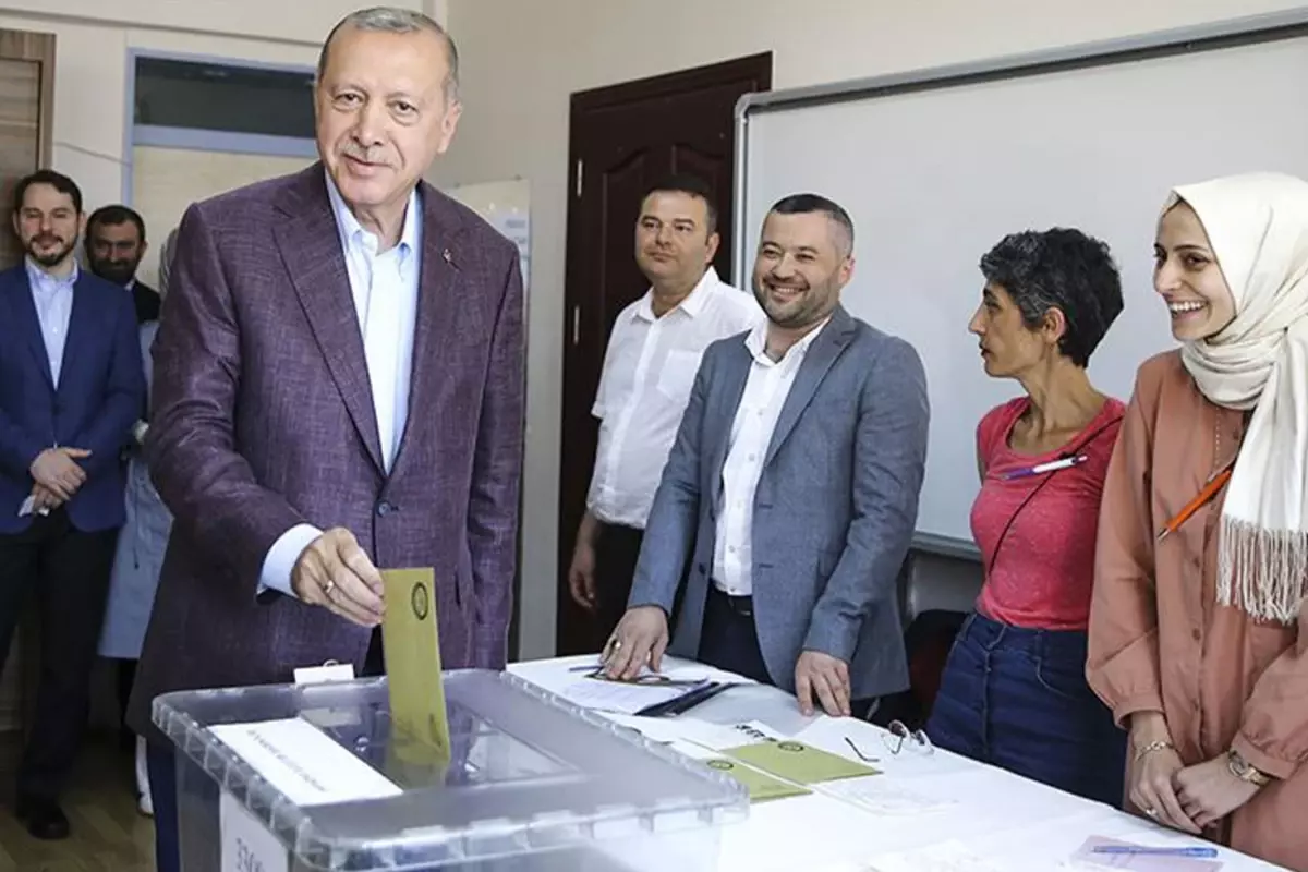 AK Parti Genel Sekreteri İnan, masasına gelen son anketi paylaştı