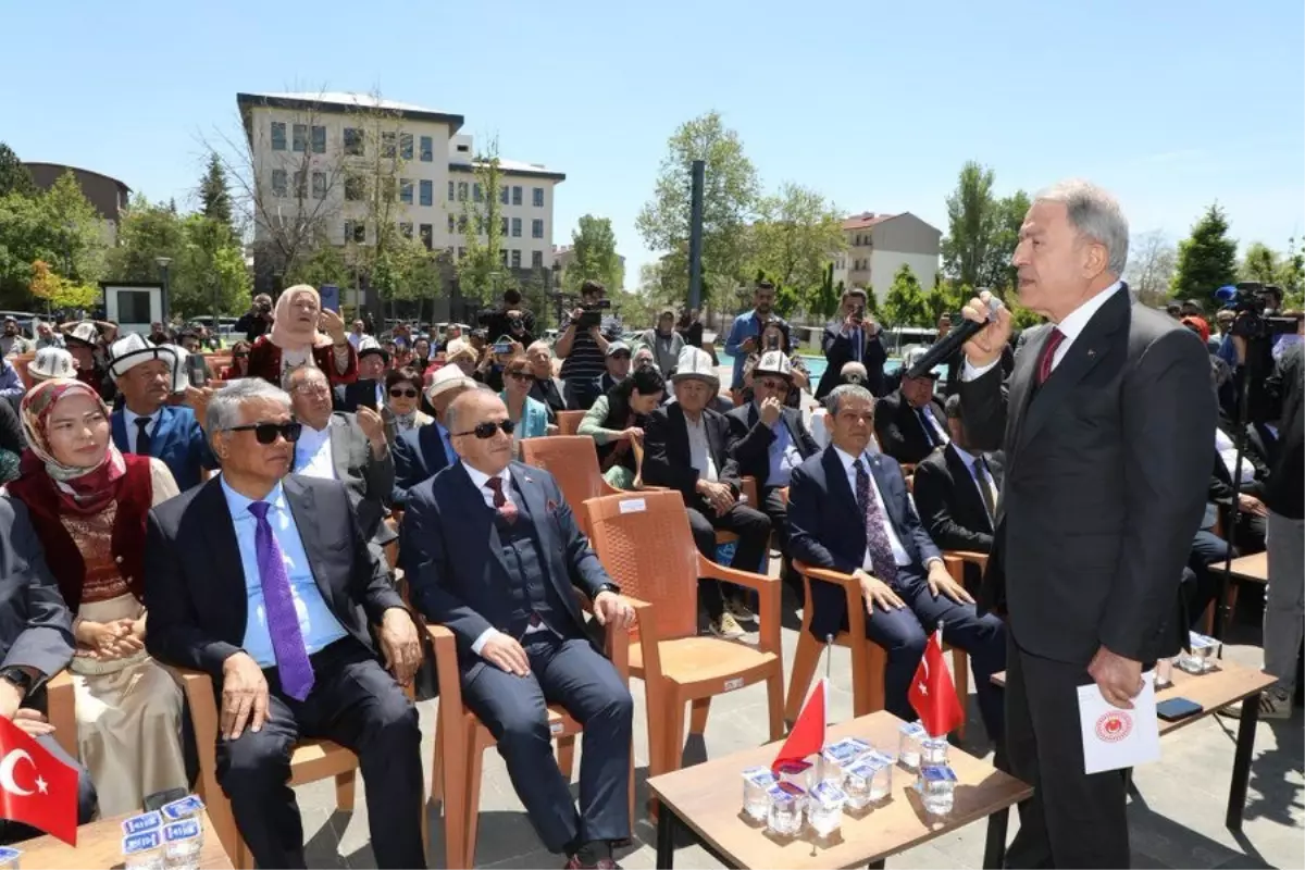 Akar, Manas Destanı Programında Konuştu