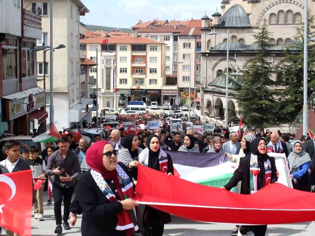 Akdağmadeni’nde Filistin’e dayanak yürüyüşü düzenlendi