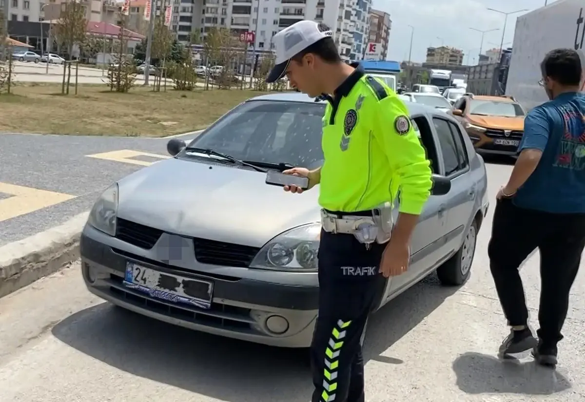 Aksaray’da Plakasını Kapatıp Basına Reaksiyon Gösteren Şoför Yakalandı