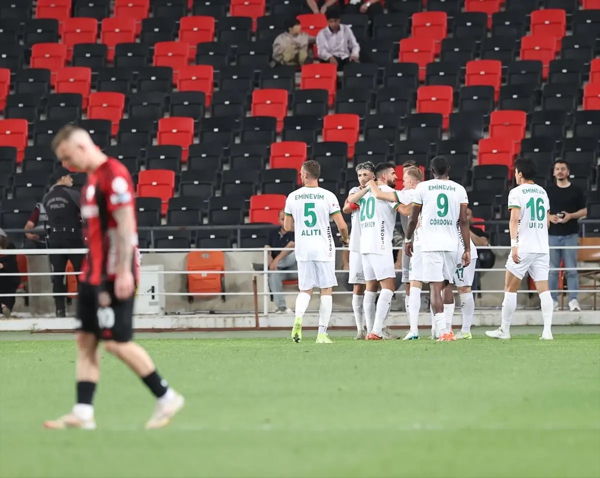 Alanyaspor’dan hayati 3 puan! Küme düşme çizgisi cadı kazanına döndü