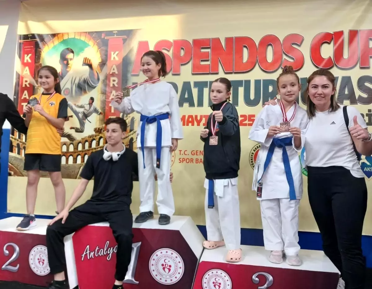 Aliağa Karate Kadrosu Aspendos Cup’ta Muvaffakiyet Araştırdı