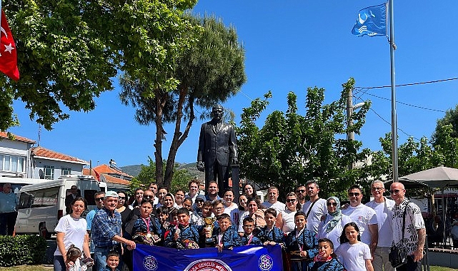 Aliağa’nın Yıldızlar Halk Oyunları Takımı Ege Bölge Birincisi Oldu