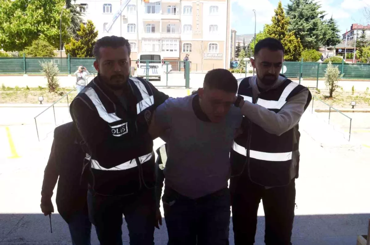 Alkollü Oğul, Annesini Bıçaklayarak Öldürdü