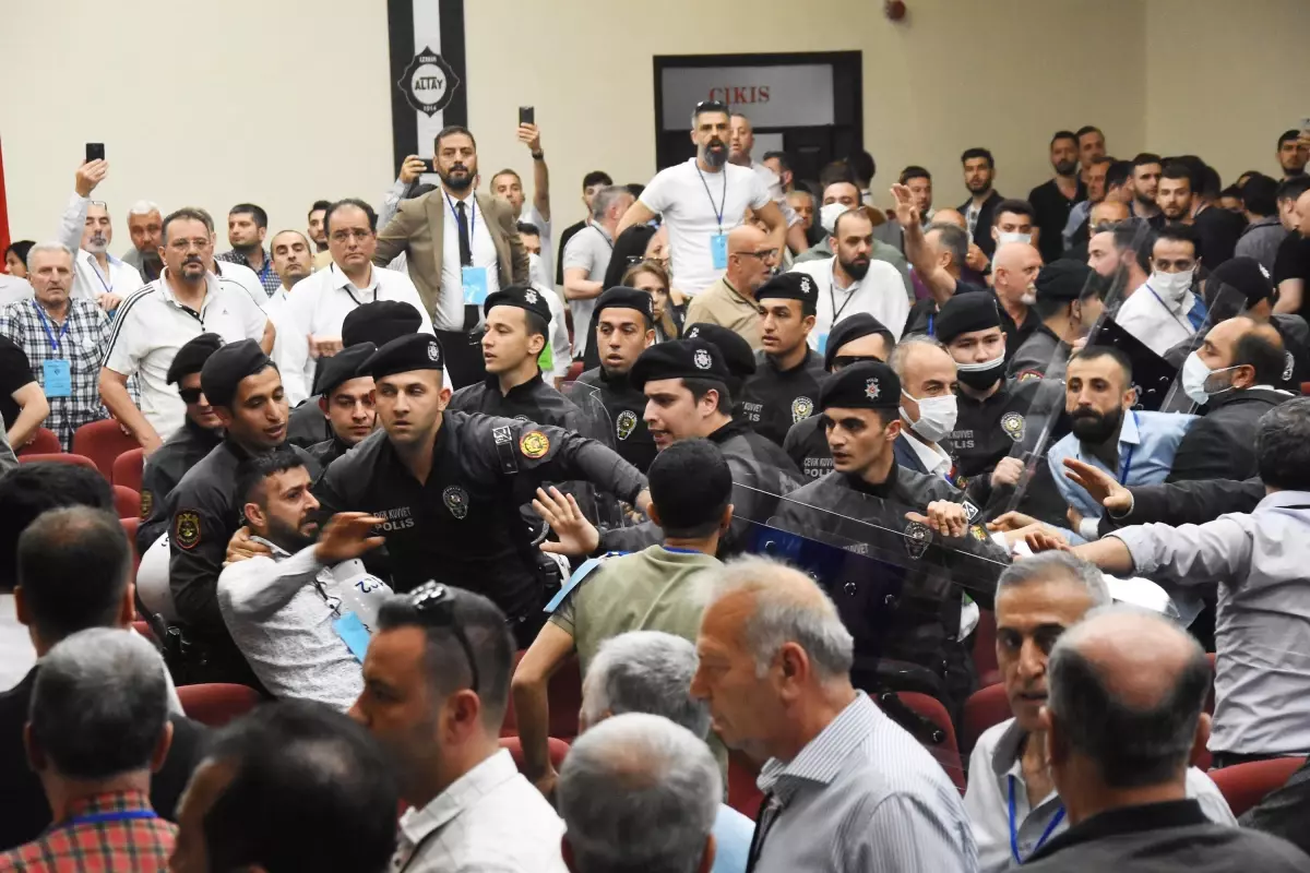 Altay’da Genel Şura ve İbra Tartışmaları