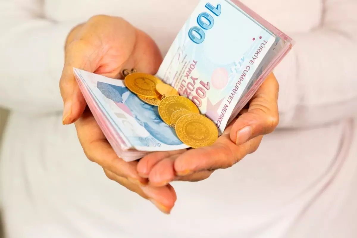 Altın fiyatları iki haftanın tepesine yükseliyor