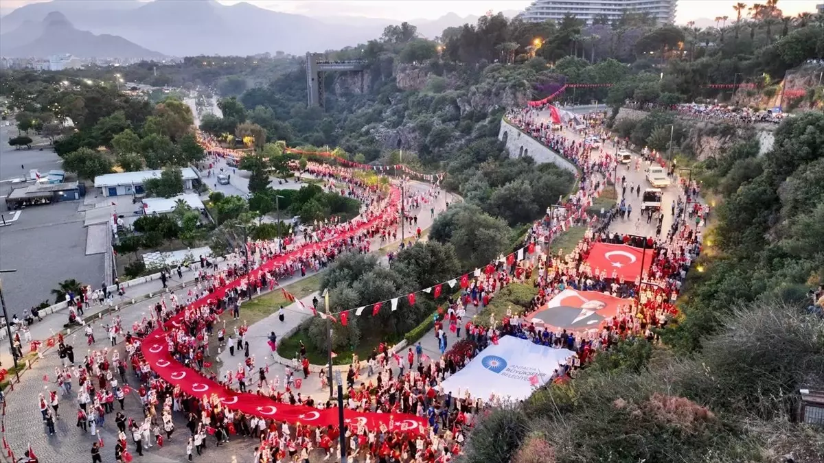 Antalya’da Fener Alayı ve Konser Heyecanı
