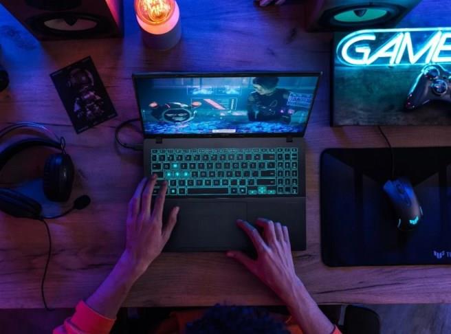 ASUS V16 hem oyunculara hem içerik üreticilerine güçlü bir alternatif sunuyor