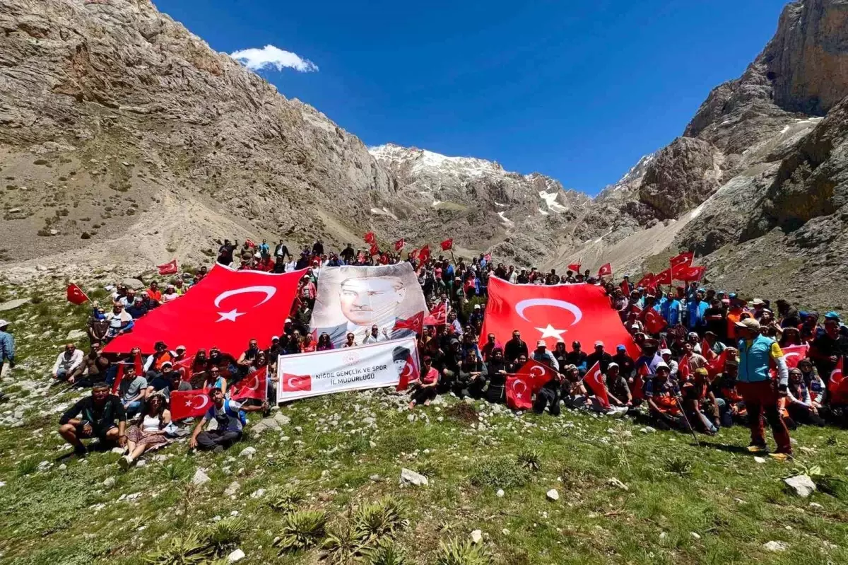 Atatürk’ü Anma Bayramı’nda Aladağlar’da Tabiat Yürüyüşü
