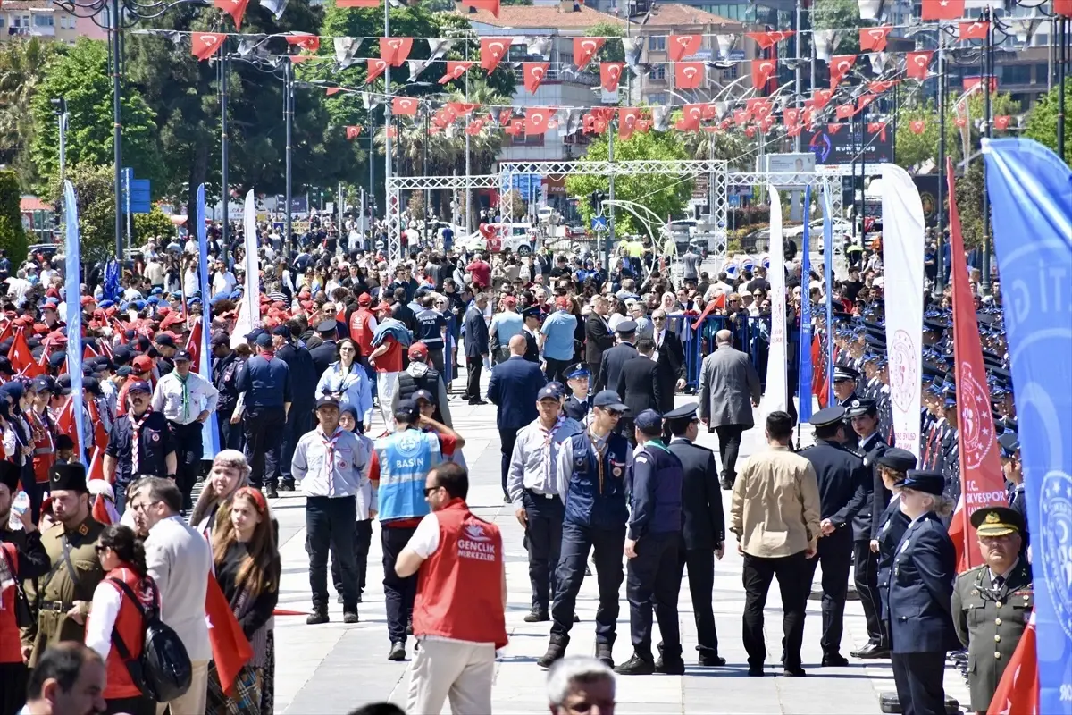 Atatürk’ü temsil eden bayrak Samsun’da karaya çıkarıldı (2)