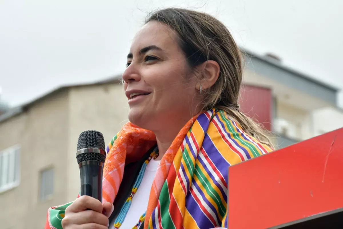 Ayyüce Türkeş’e babası Alparslan Türkeş’in kabrinde taarruz
