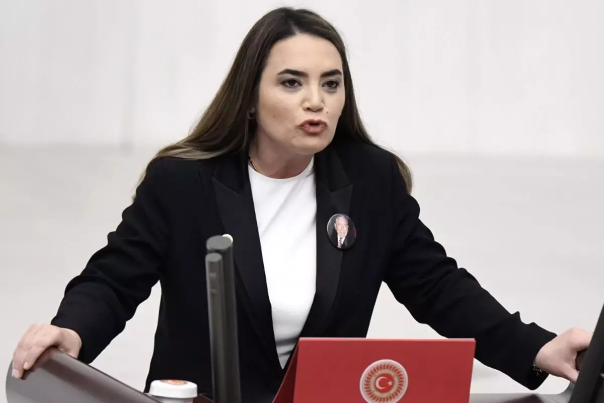 Babasının mezarında akına uğradı! Alparslan Türkeş’in kızından açıklama var