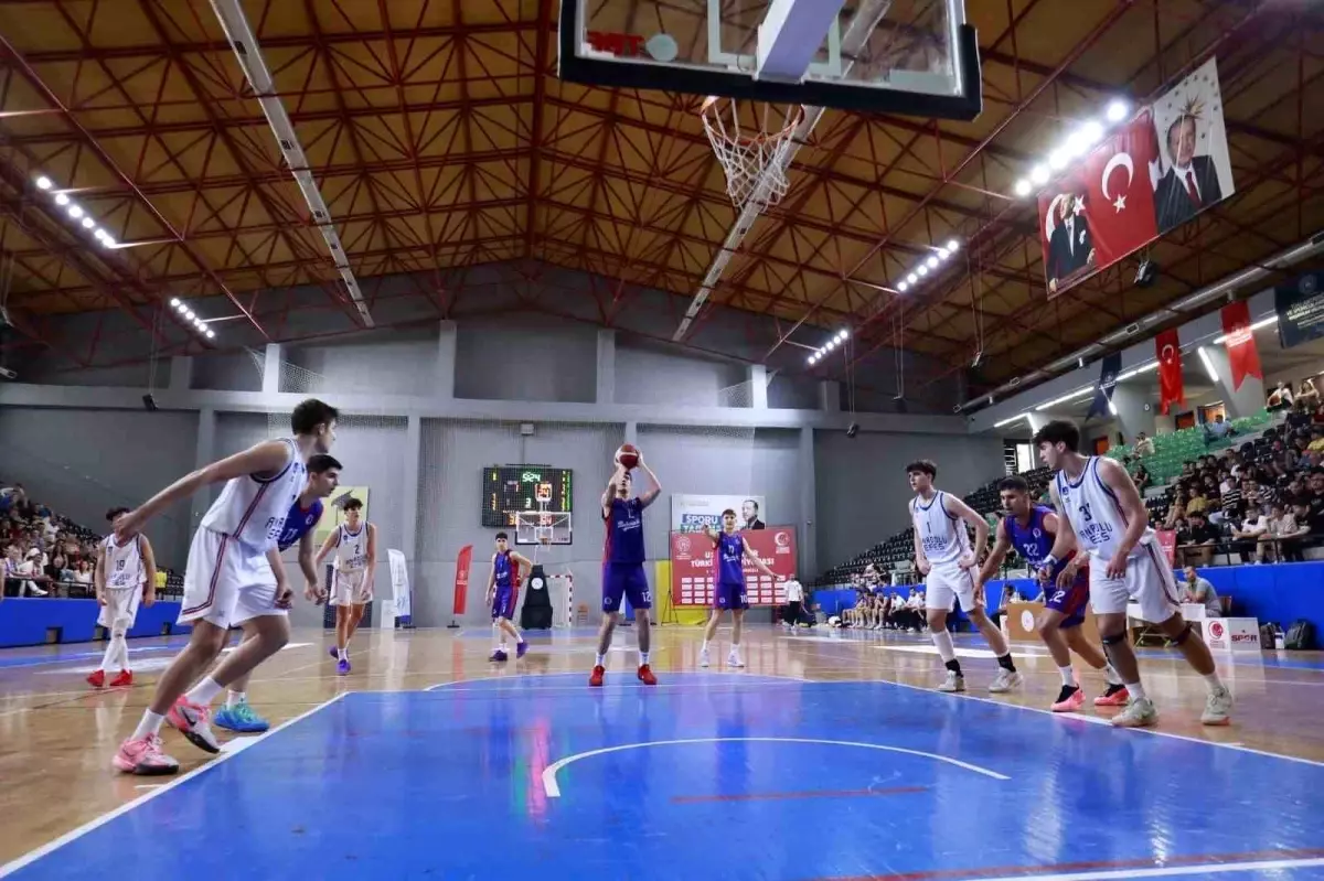 Bahçeşehir Koleji U-16 Türkiye Şampiyonu