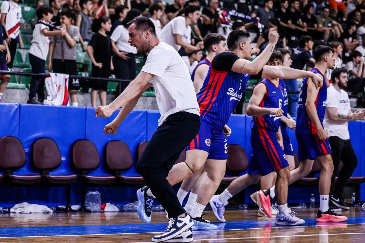 Bahçeşehir Koleji U16 Türkiye Şampiyonu