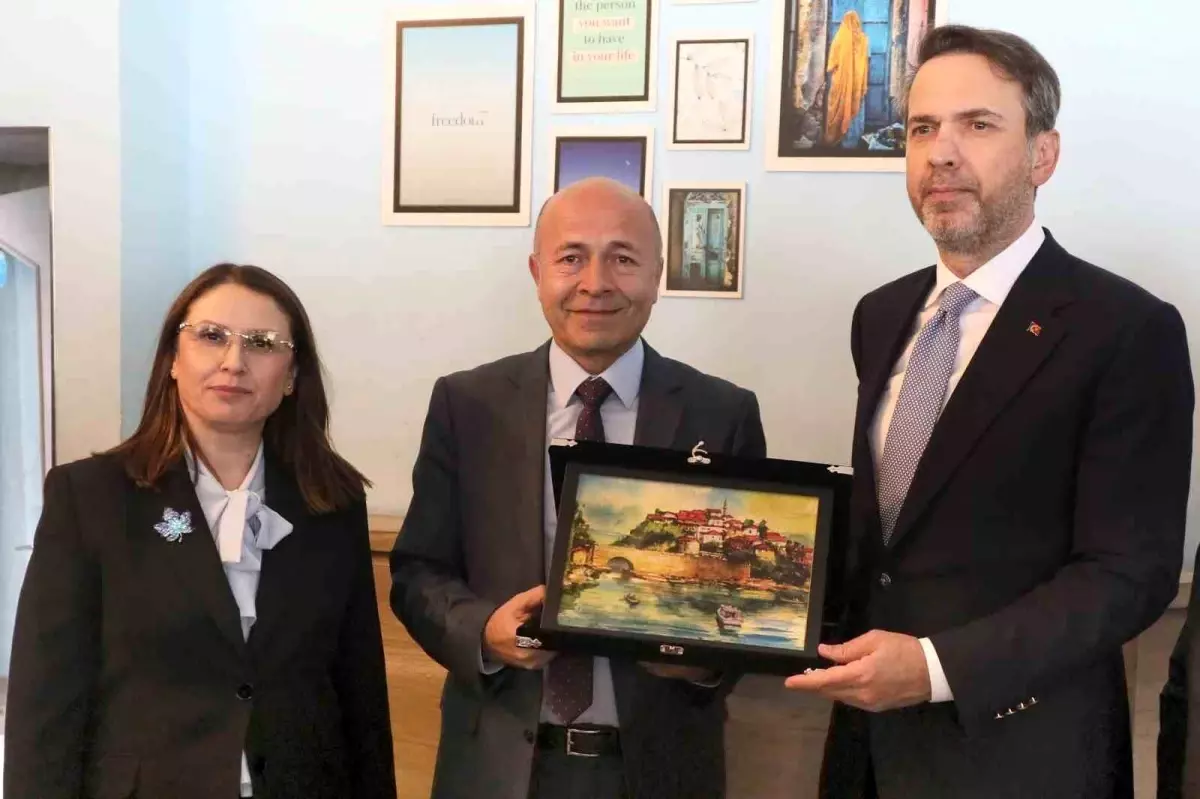 Bakan Bayraktar Amasra’da Belediye Lideri Çakır’ı Ziyaret Etti