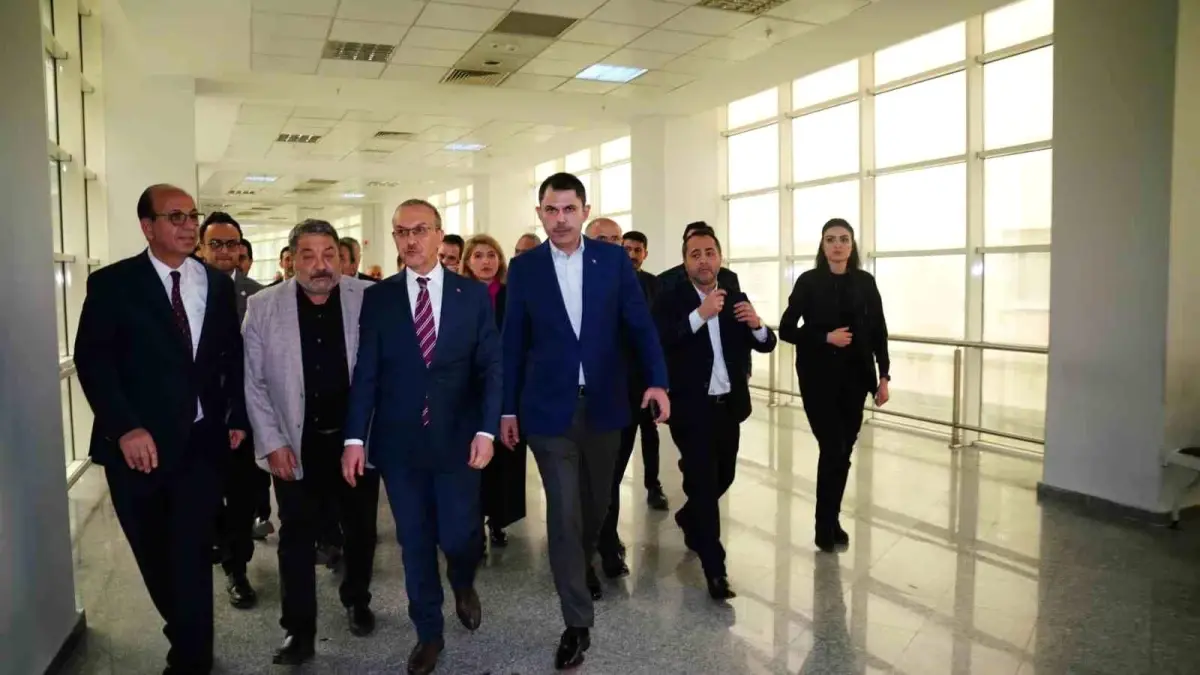 Bakan Kurum, AK Parti Malatya Vilayet Lideri’nin sıhhat durumu hakkında bilgi aldı