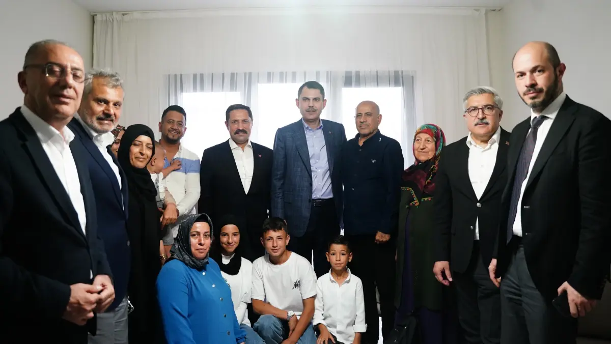 Bakan Kurum Dikmece’de Çakıcı Ailesine Ziyaret Etti
