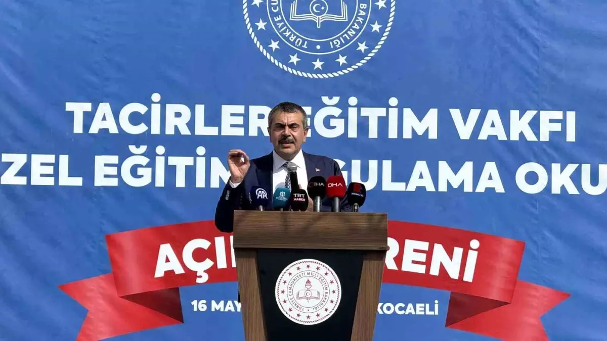 Bakan Tekin: “Türkiye, neredeyse tüm dersliklerinde akıllı tahta bulunduran dünyadaki tek ülke konumunda”