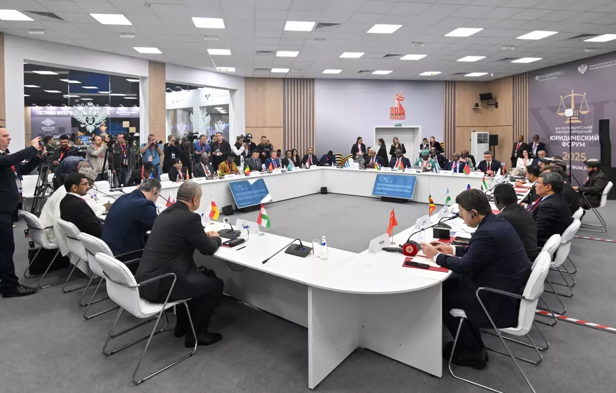 Bakan Tunç St. Petersburg Forumu’nda