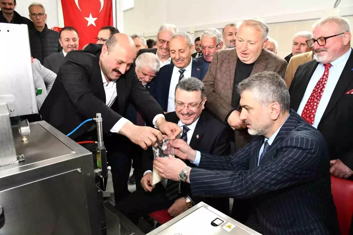 Bal üreticilerine arı yemi makinesi dayanağı