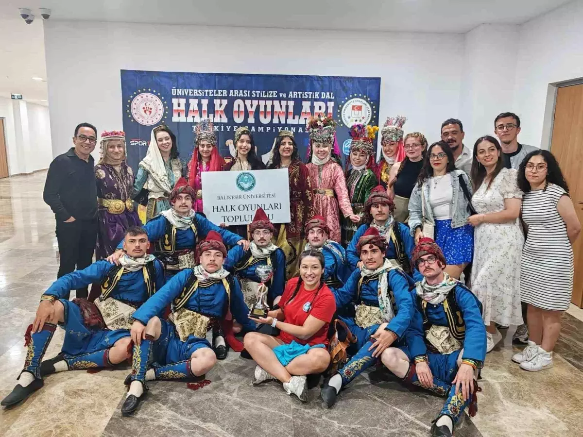 Balıkesir Üniversitesi’nden Zeybekler Kategorisinde İkincilik