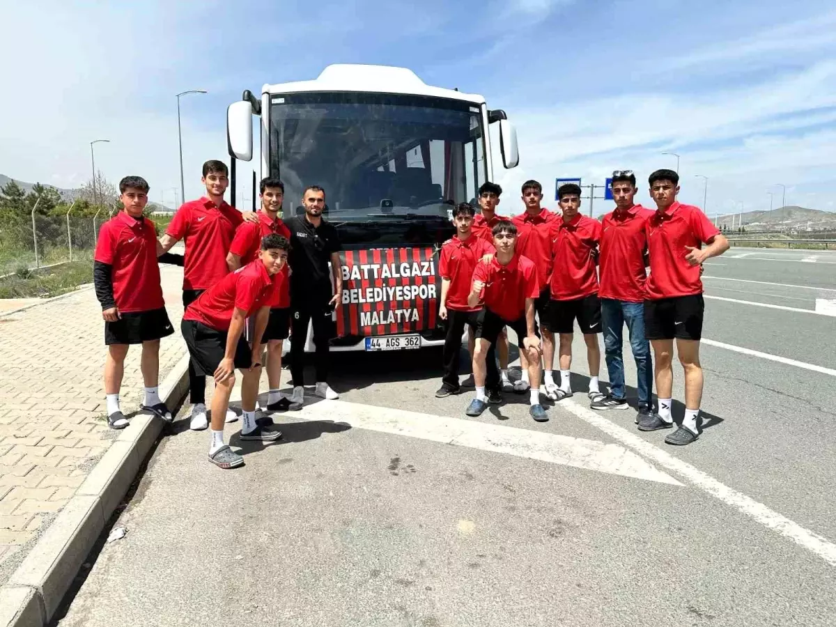 Battalgazi Belediyespor Voleybol Kadrosu, Türkiye Yarı Finalleri’nde Muvaffakiyete Koşuyor