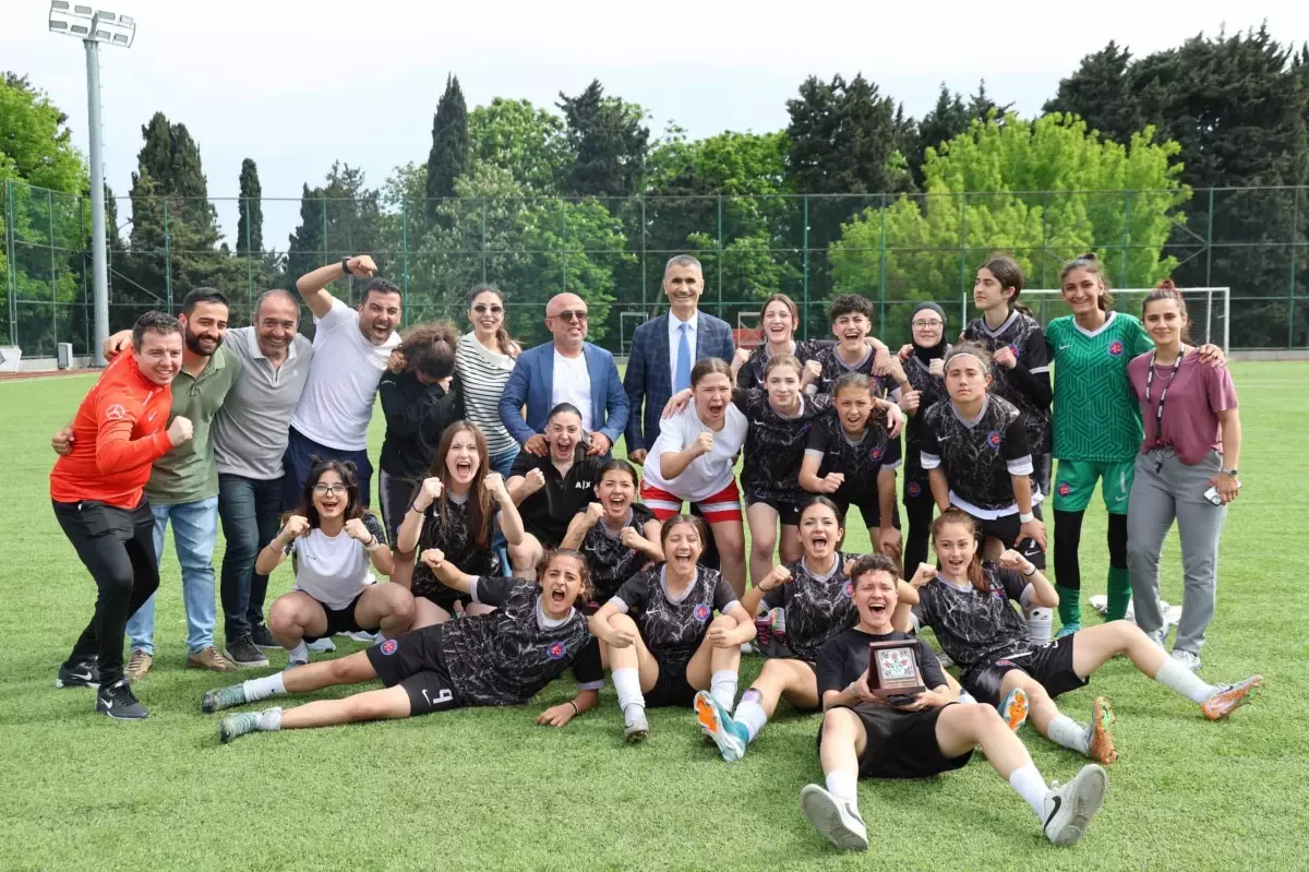 Bayan Futbol Turnuvası Şampiyonu TOKİ Atakent