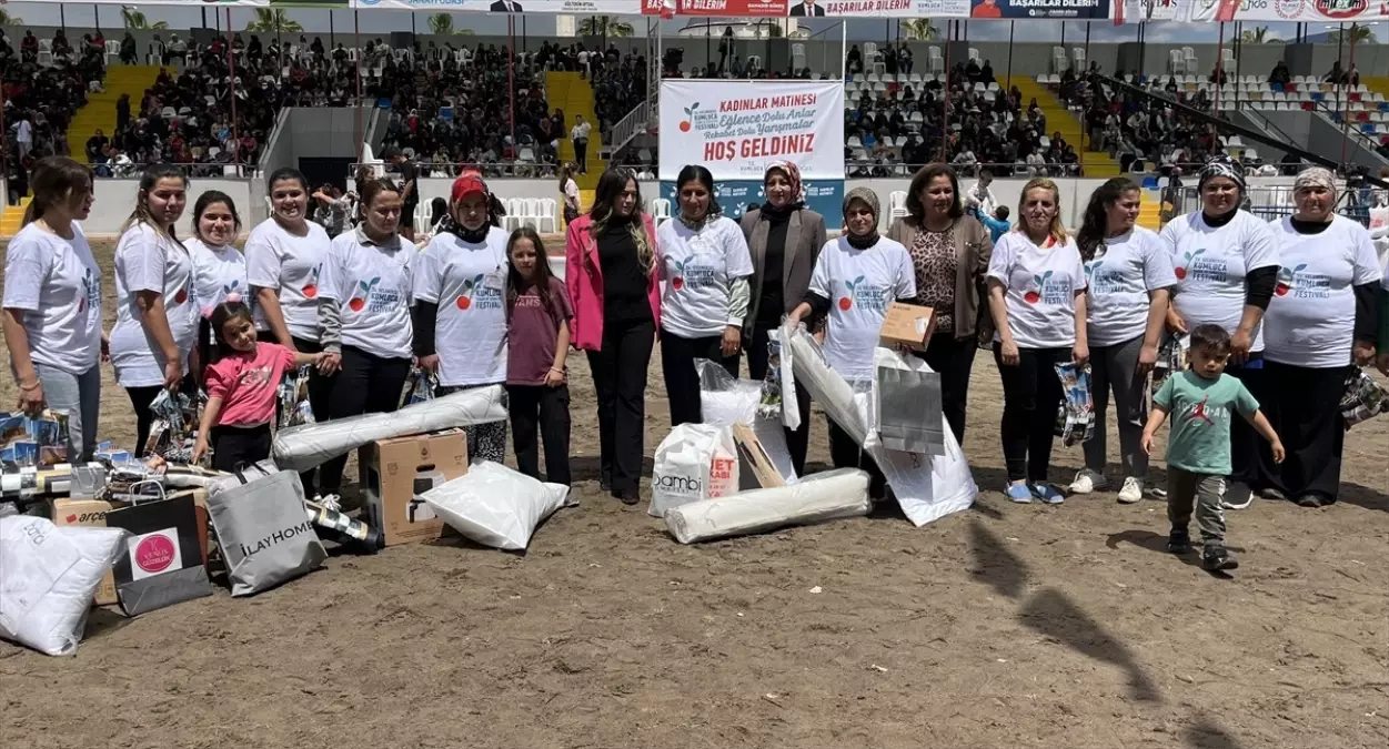 Bayanlar Kumluca Şenliği’nde Yarıştı