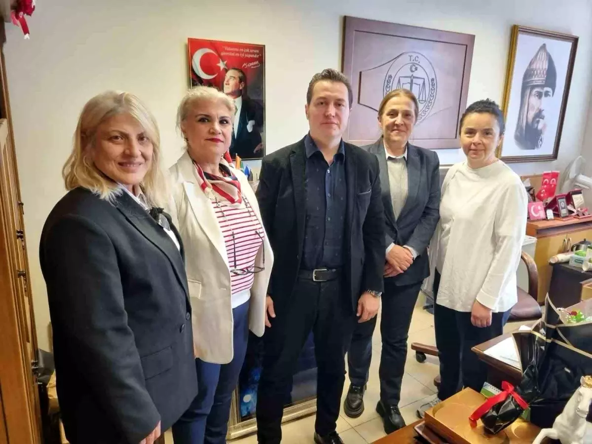 Bayanlardan Savcıya Takviye Ziyareti