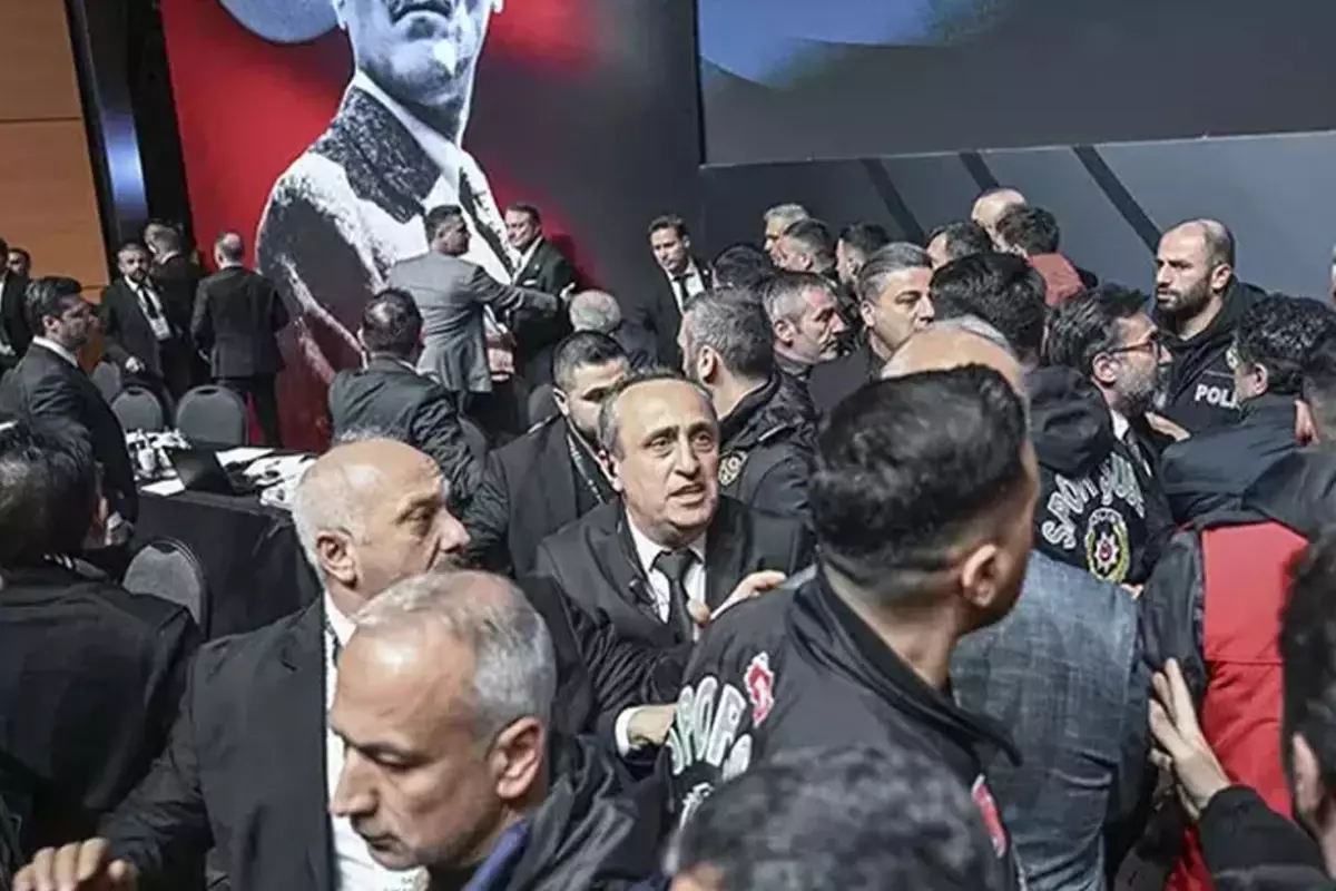 Beşiktaş Divan Konseyi’nde birbirine giren Hasan Arat ve Tevfik Yamantürk için ihraç kararı