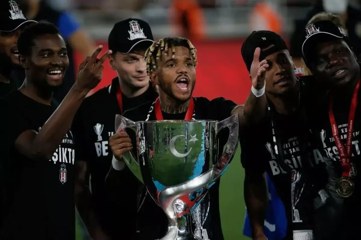 Beşiktaş’ın eski yıldızından çok konuşulacak kelamlar: Sen adam değilsin dedim